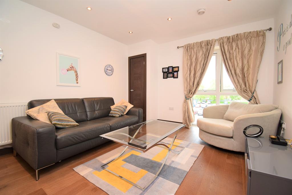 The Causeway, Great Baddow, Chelmsford, CM2 1 bed apartment £1,150