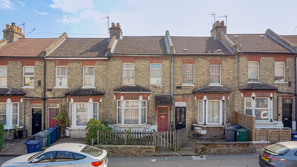 Oakleigh Road North, London N20 3 bed terraced house for sale £520,000