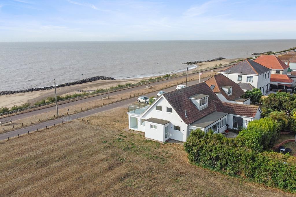 The Esplanade, Hollandonsea, ClactononSea, CO15 5 bed detached