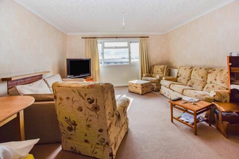 16 Buckingham Drive, Colchester, CO4 3YH