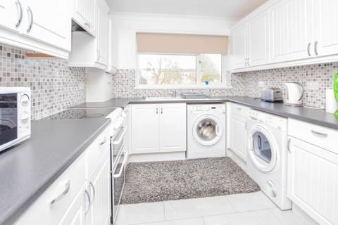 16 Buckingham Drive, Colchester, CO4 3YH
