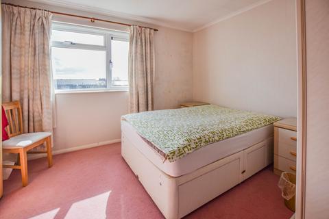 16 Buckingham Drive, Colchester, CO4 3YH