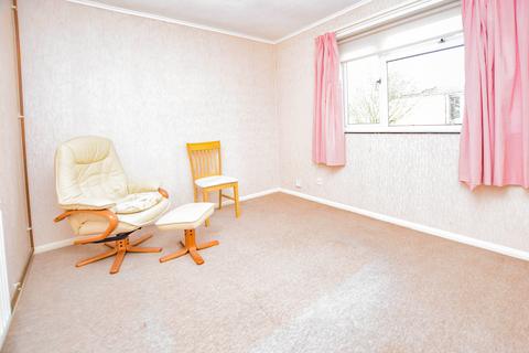 16 Buckingham Drive, Colchester, CO4 3YH