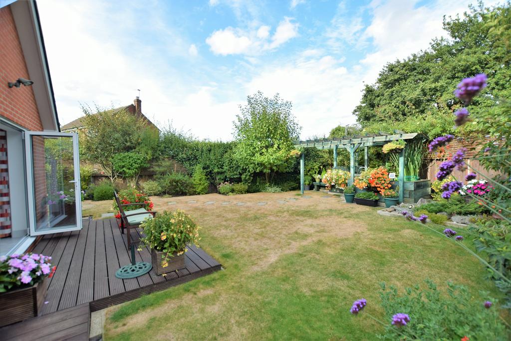 St. Johns Road, Colchester, CO4 4 bed detached house £595,000