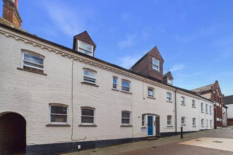 2 bed flat/apartment for rent in Maidenburgh Street, Colchester, Essex, CO1