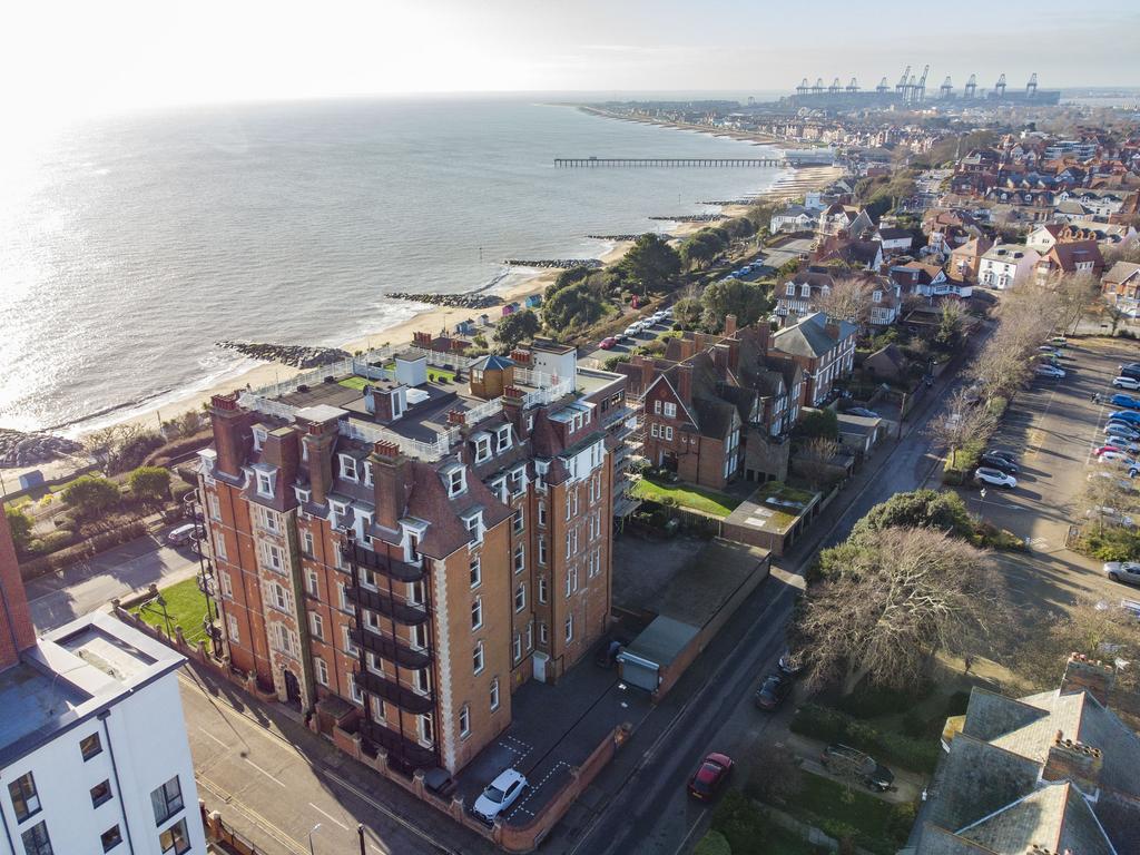 Chevalier Road, Felixstowe, IP11 1 bed apartment for sale £200,000