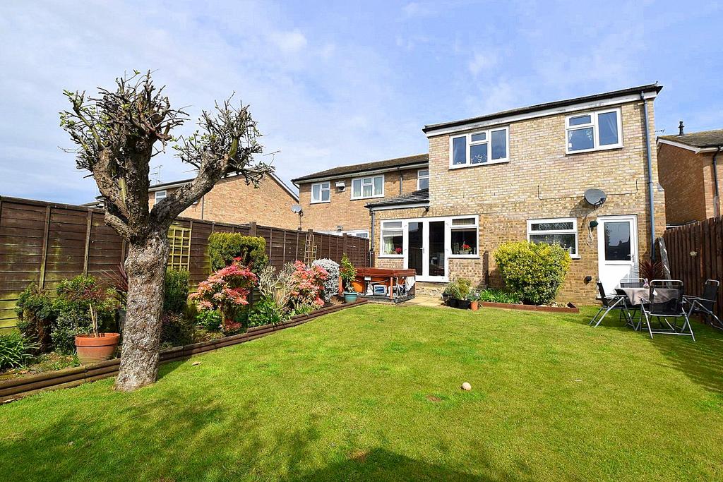 Meadowlands, Kirton, Ipswich, IP10 4 bed semidetached house £375,000