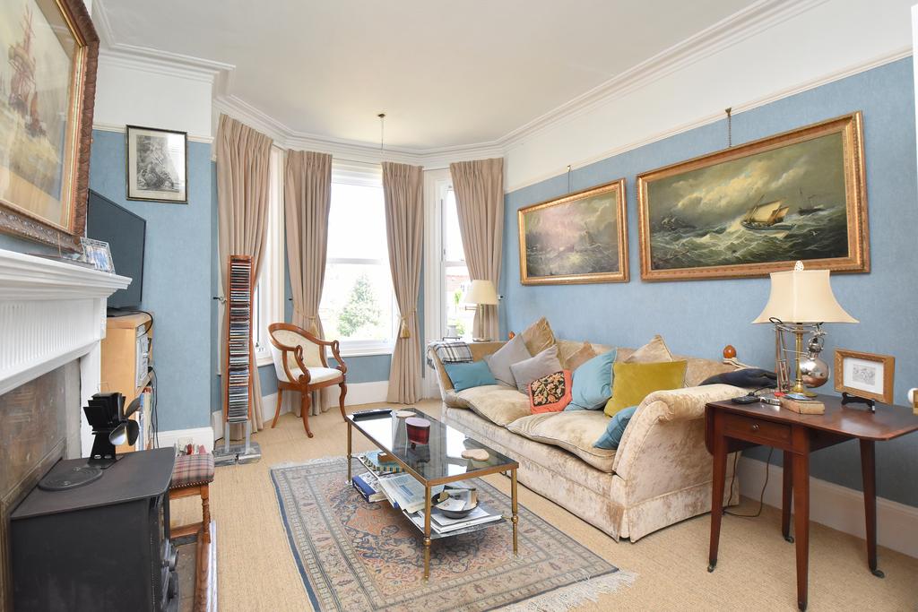 Queens Road, Felixstowe, IP11 6 bed house for sale £600,000