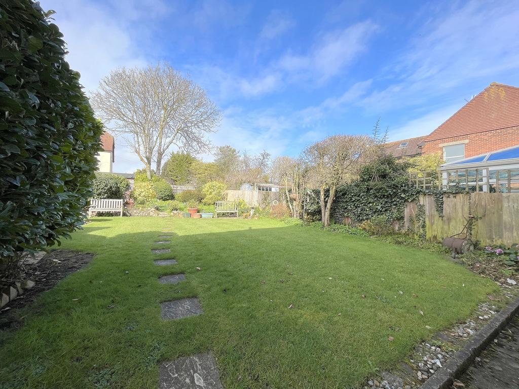 Brook Lane, Felixstowe, IP11 5 bed semidetached house £475,000