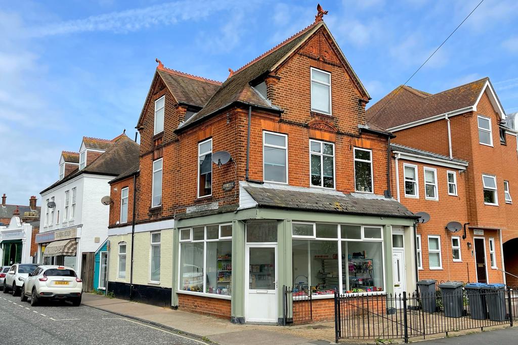 Ranelagh Road, Felixstowe, IP11 4 bed end of terrace house for sale £400,000