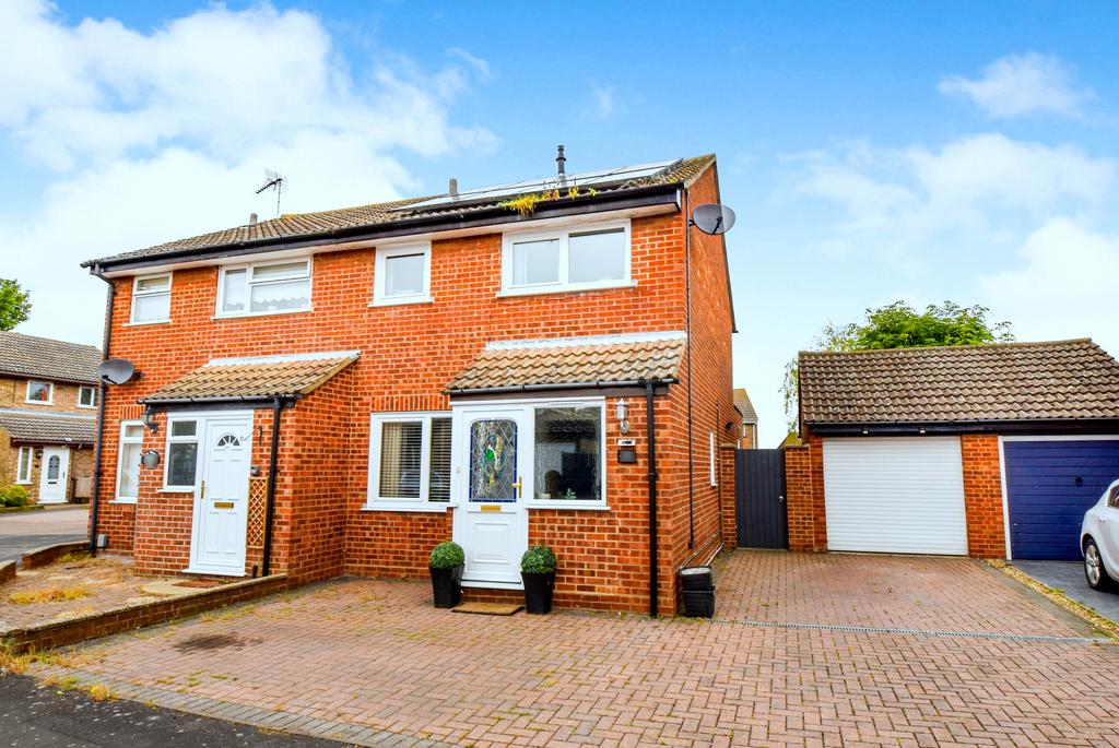 Melford Way, Felixstowe, IP11 3 bed semidetached house for sale £280,000