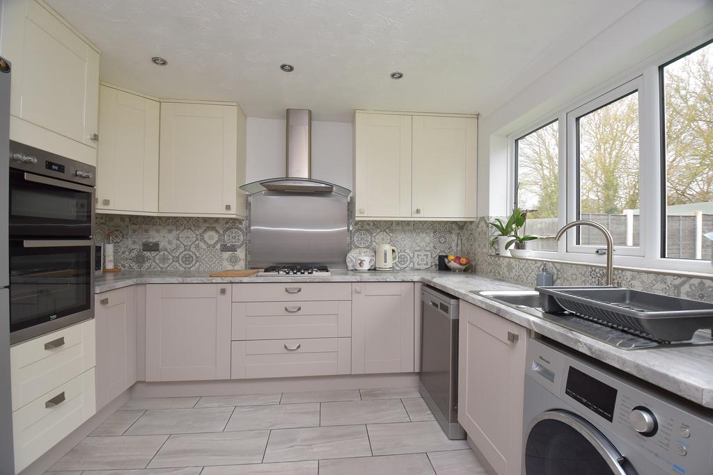 St. Martins Green, Trimley St. Martin, Felixstowe, IP11 4 bed detached