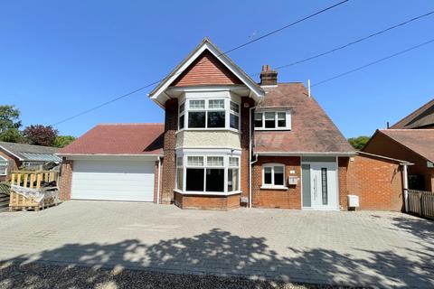 Manor Road Trimley St. Mary Felixstowe IP11 4 bed detached