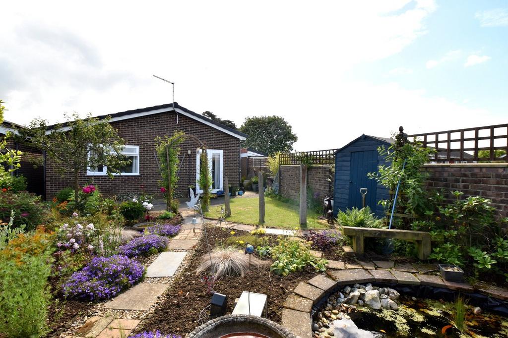 Stuart Close, Felixstowe, IP11 3 bed bungalow for sale £340,000