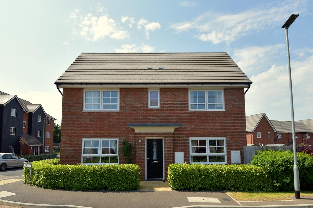 Collett Road, Felixstowe, IP11 3 bed detached house for sale £325,000