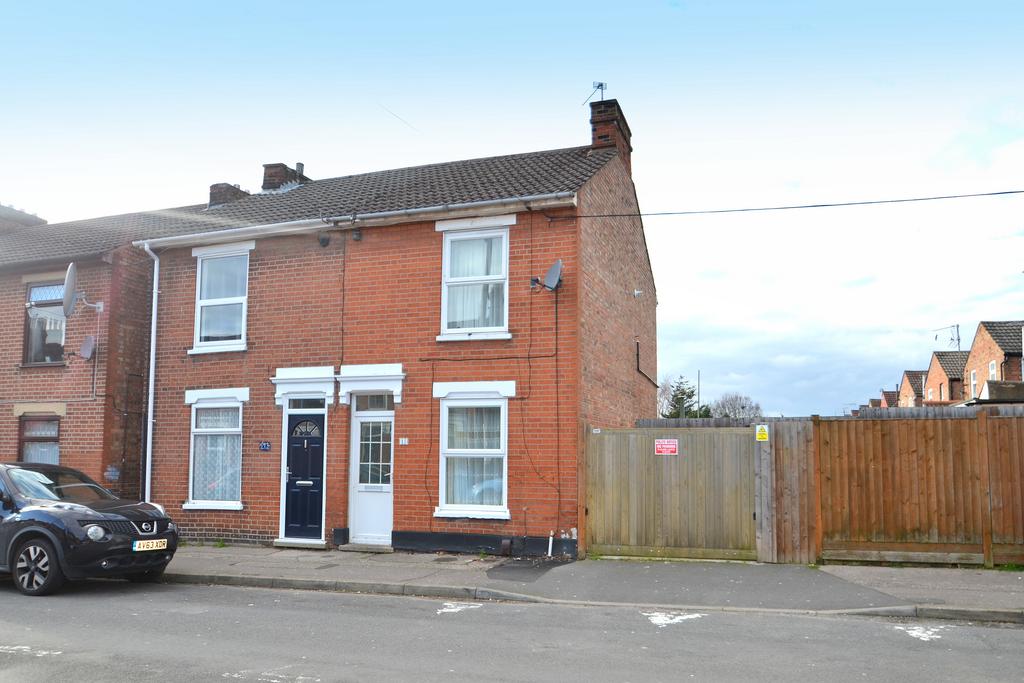 Wellesley Road, Ipswich, IP4 3 bed semidetached house £190,000