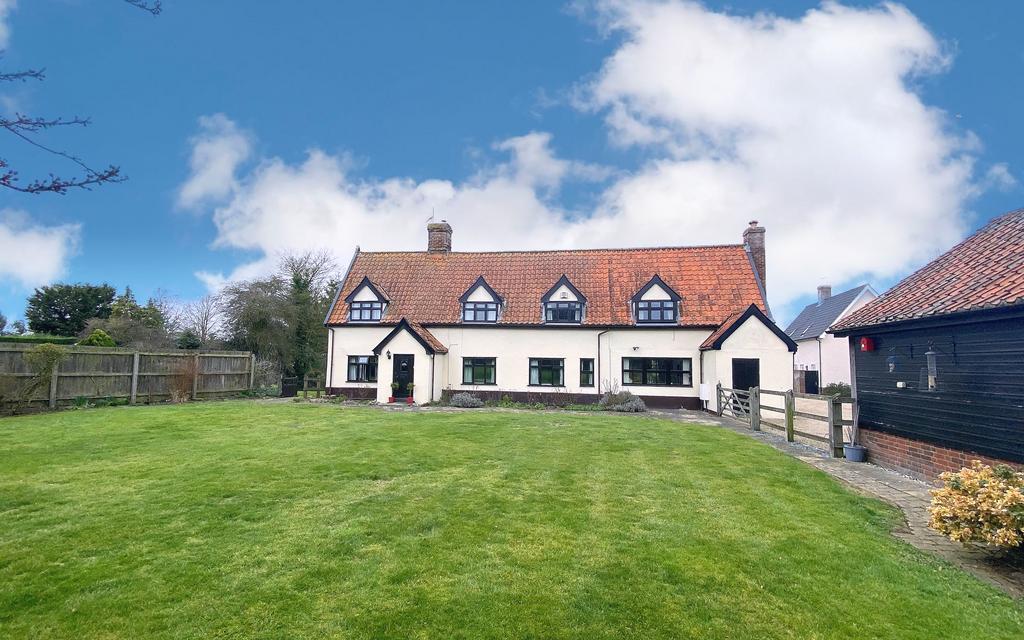 The Green, Ashbocking, Ipswich, IP6 4 bed detached house for sale £