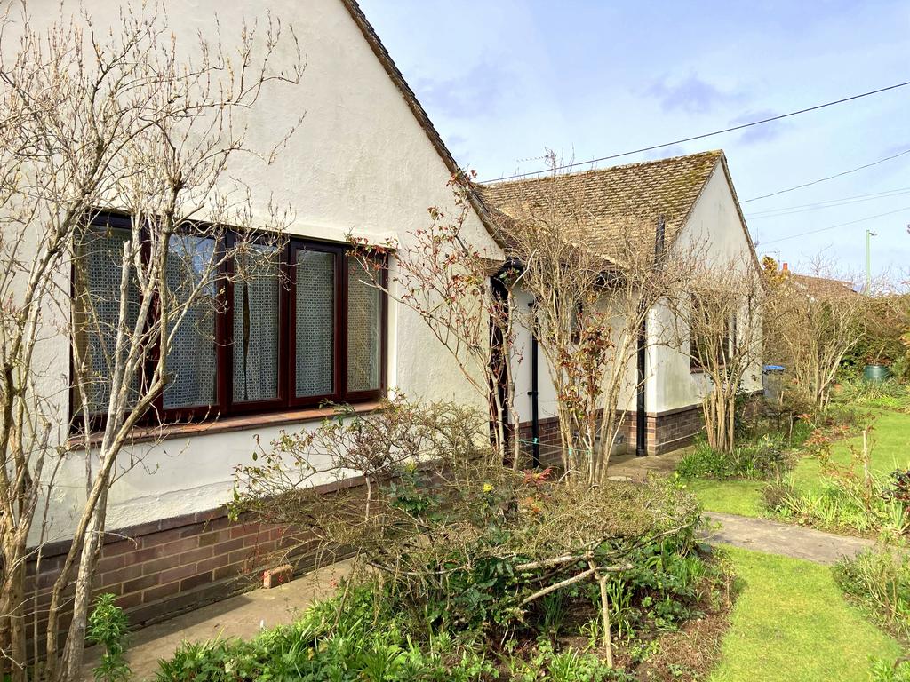 Ashdale Road, Kesgrave, Ipswich, IP5 2 bed bungalow £350,000
