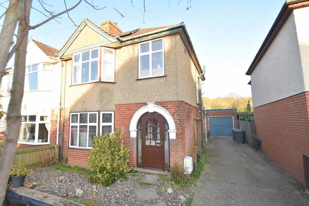 Deben Avenue, Martlesham Heath, Ipswich, IP5 3 bed semidetached house