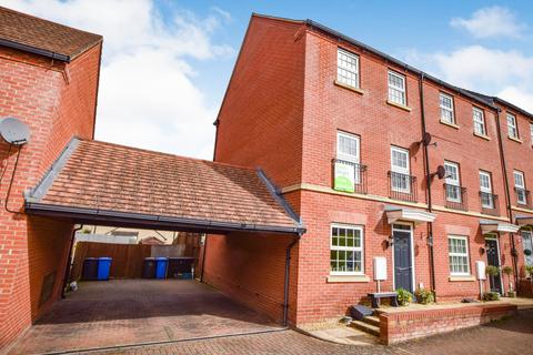 4 bedroom end of terrace house for sale, Head Way, Sudbury, Suffolk, CO10