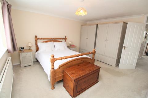 24 Heathfields, Eight Ash Green, Colchester, CO6 3QP