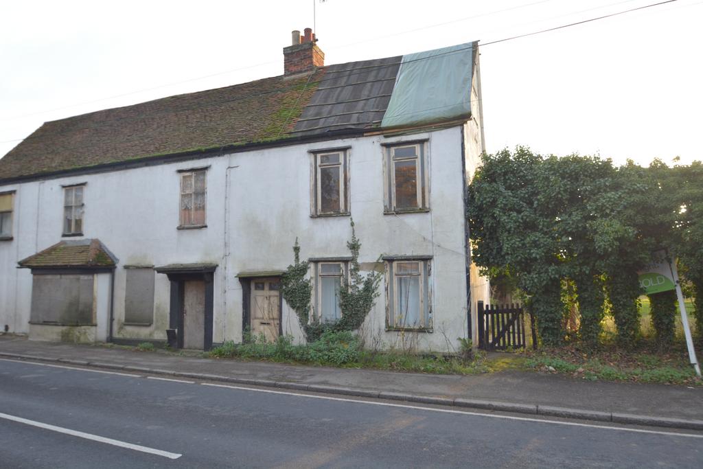 Maldon Road, Langford, CM9 2 bed semidetached house for sale £185,000