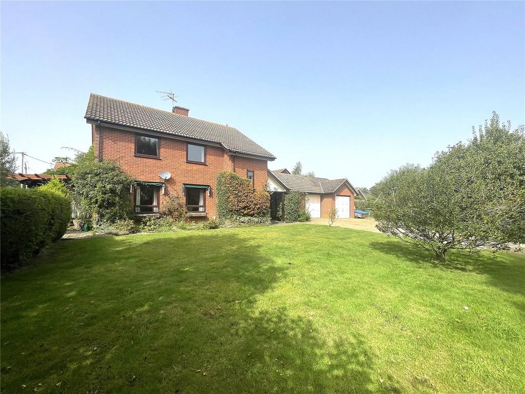 Robletts, Bredfield, Woodbridge, IP13 4 bed detached house for sale £