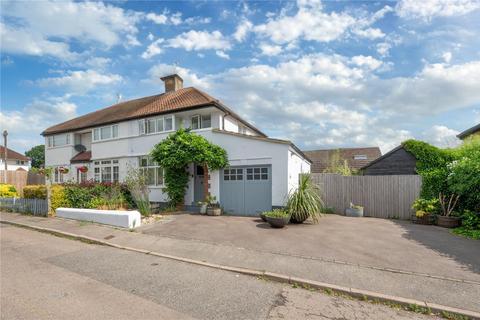 2 Fairway Close, Park Street, St Albans, AL2 2QX