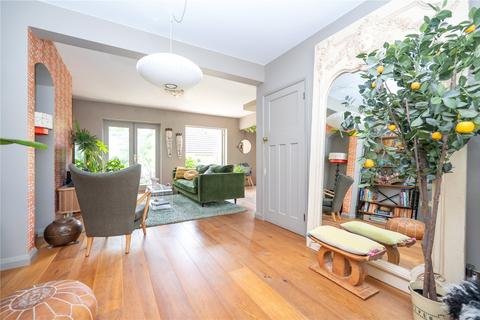 2 Fairway Close, Park Street, St Albans, AL2 2QX