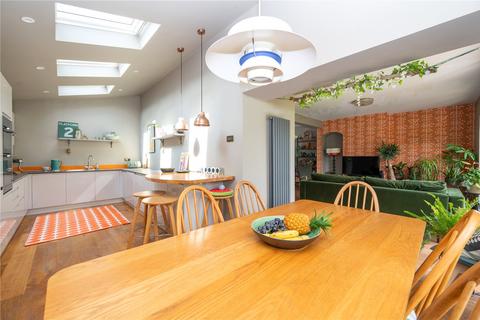 2 Fairway Close, Park Street, St Albans, AL2 2QX