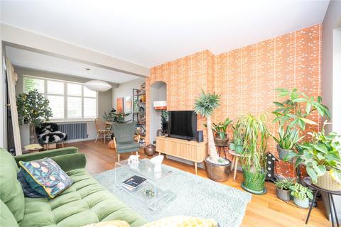 2 Fairway Close, Park Street, St Albans, AL2 2QX