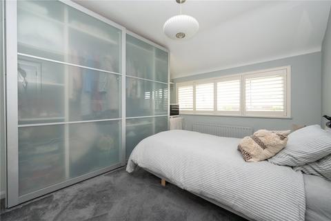 2 Fairway Close, Park Street, St Albans, AL2 2QX