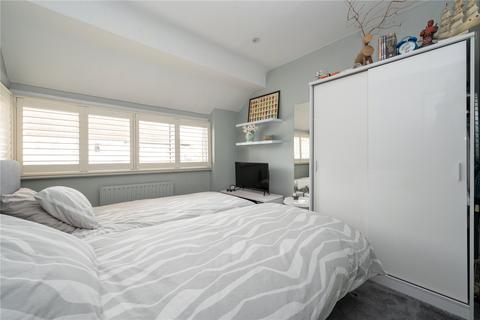 2 Fairway Close, Park Street, St Albans, AL2 2QX