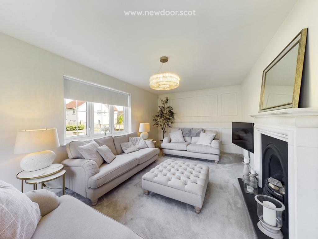 Slateford Road, PA7 3 bed detached house for sale £280,000