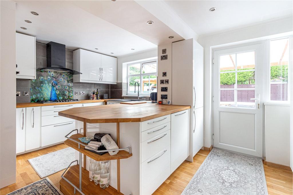 Edgmond Close, Winyates West, Redditch, Worcestershire, B98 3 bed semi