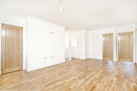 2 bedroom apartment to rent, Salcombe Way, Ruislip, HA4