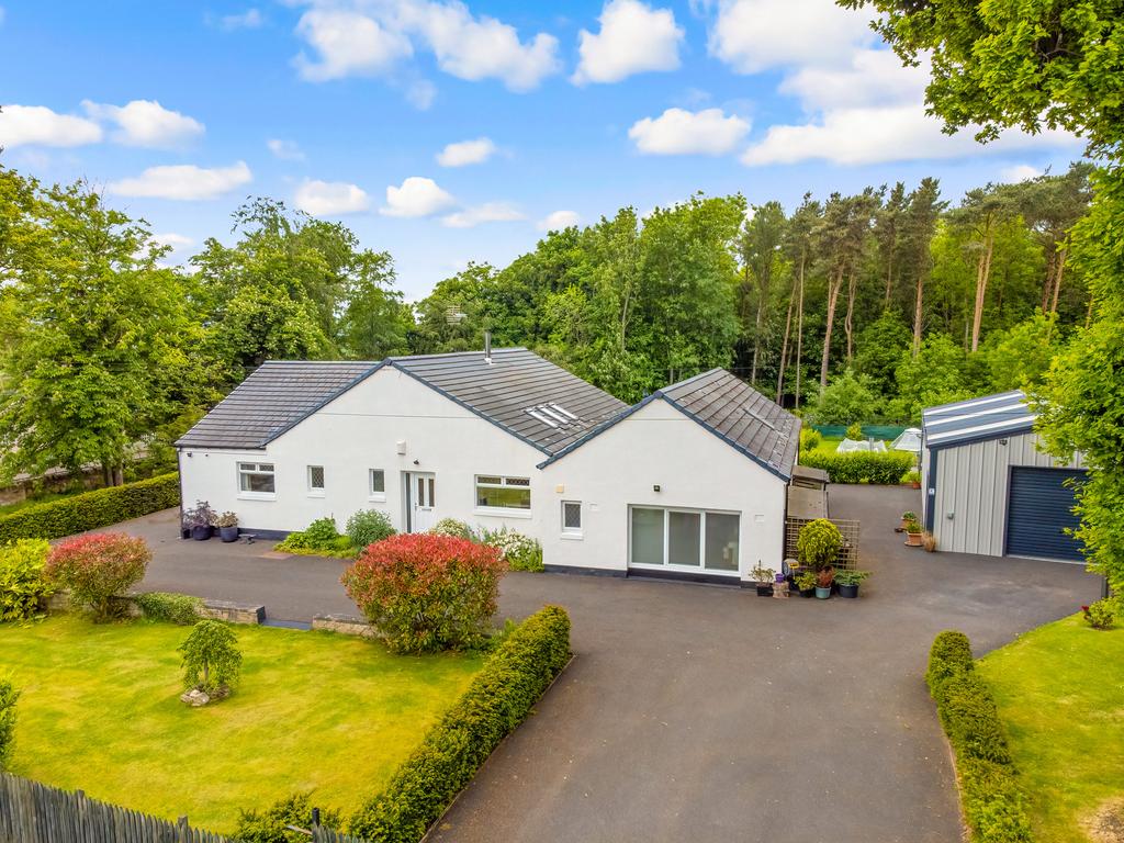 White Lodge, Carberry, East Lothian, EH21 8PZ 5 bed detached bungalow