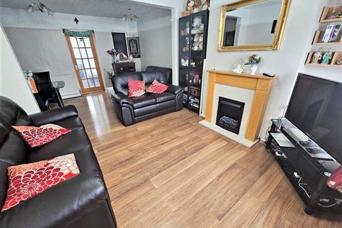 35 Cassiobury Avenue, Feltham, TW14 9JE