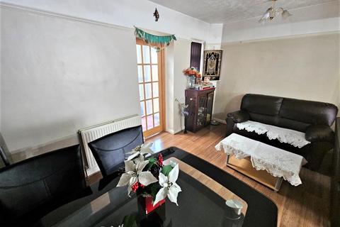 35 Cassiobury Avenue, Feltham, TW14 9JE