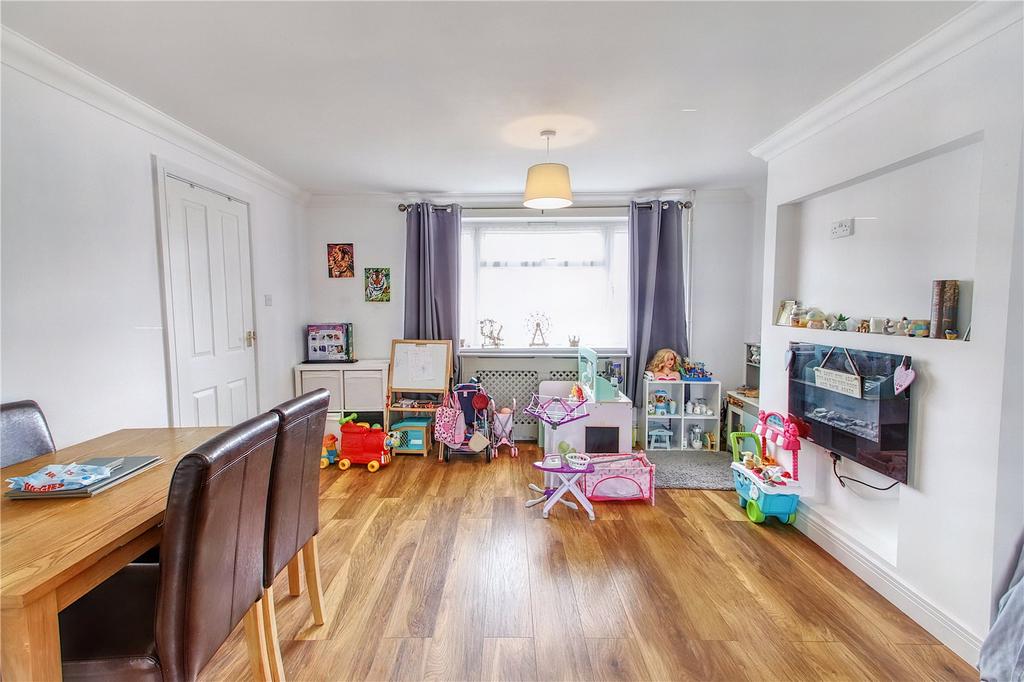 De Vere Road, Earls Colne, Colchester, Essex, CO6 3 bed semidetached