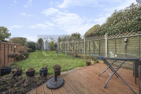 89 Sparrows Lane, London, SE9 2BU