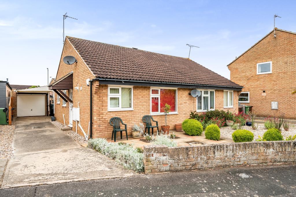 Abingdon, Oxfordshire, OX14 2 bed semidetached bungalow for sale £