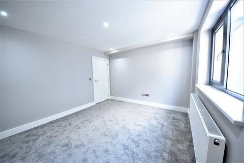2 bedroom apartment to rent, Treadaway Hill, Loudwater, High Wycombe, HP10