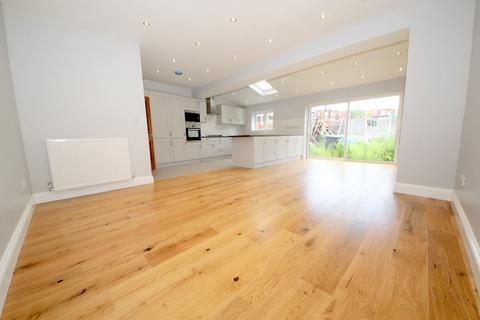 5 bedroom semi-detached house to rent, Elm Park Road, Winchmore Hill N21