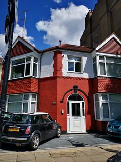 3 bedroom property to rent, Caledonian Road, London, London, N7