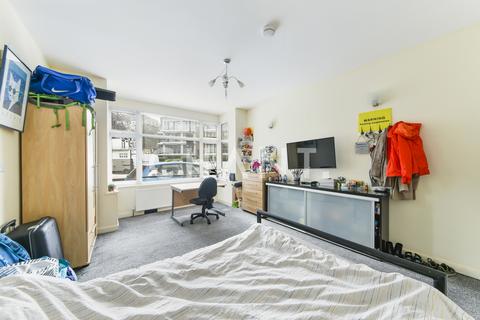 3 bedroom property to rent, Caledonian Road, London, London, N7