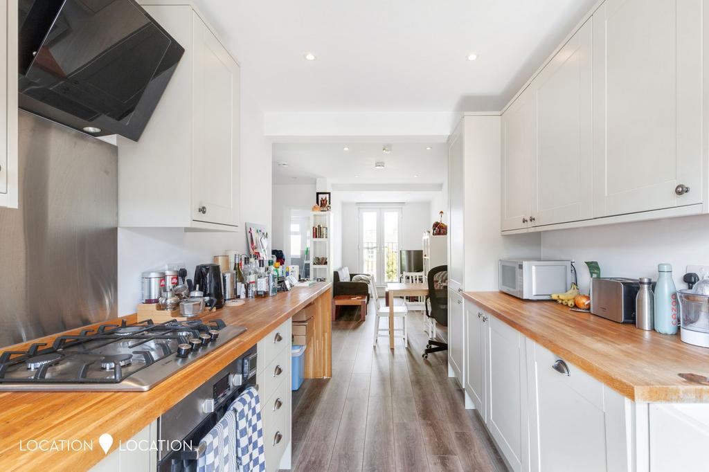 Blackstock Road, London, N4 2 bed flat for sale £550,000