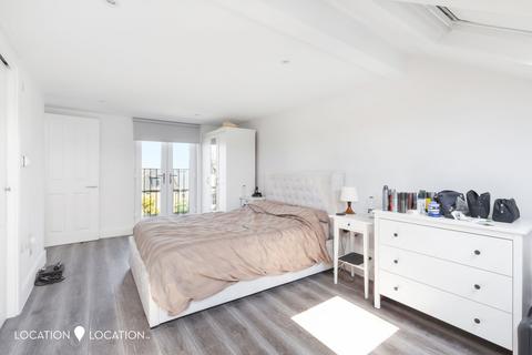 2 bedroom flat for sale - Blackstock Road, London, N4