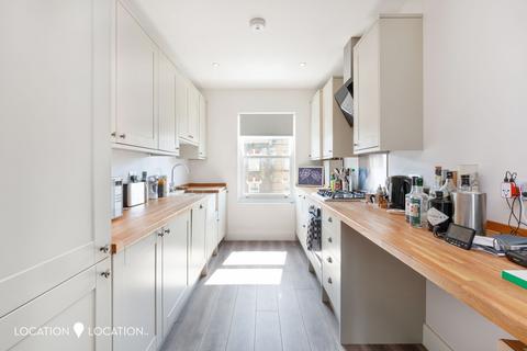 2 bedroom flat for sale - Blackstock Road, London, N4