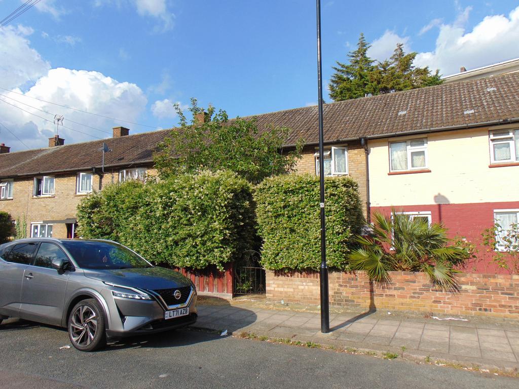 Canning Town, London, E16 3 bed terraced house for sale £499,950